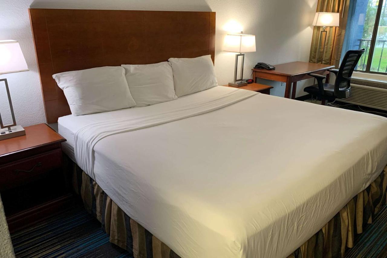 Travelodge By Wyndham Al Hotel Mobile