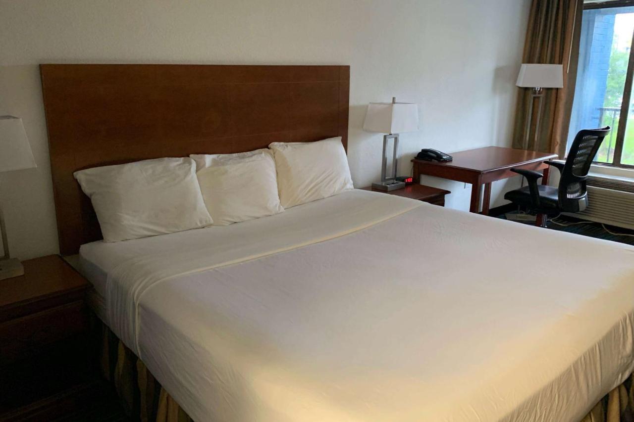 Travelodge By Wyndham Al 2*