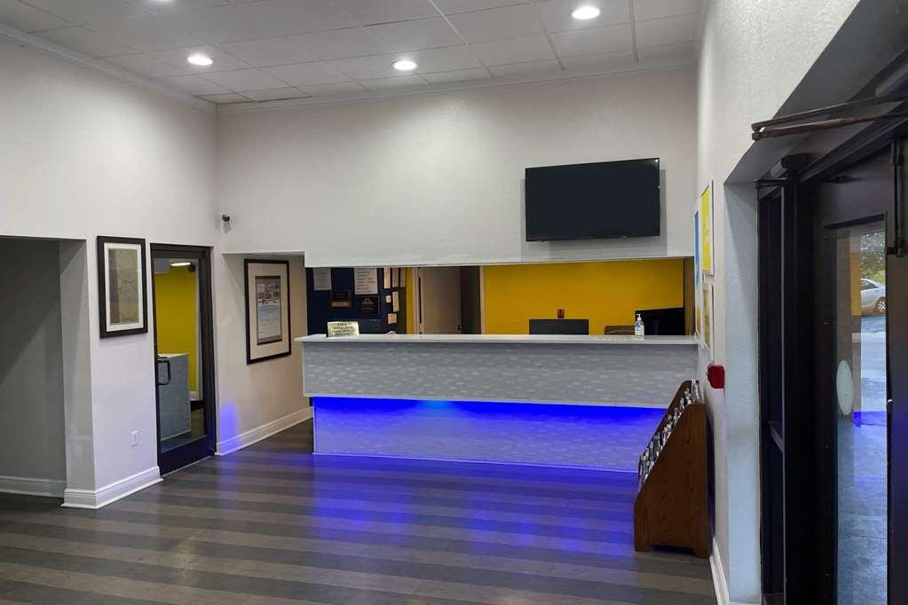 Travelodge By Wyndham Al Hotel